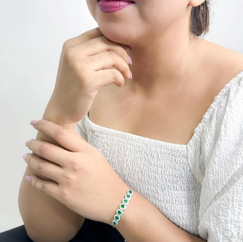 Elegant Oval-Cut Green Gem Bracelet For Women